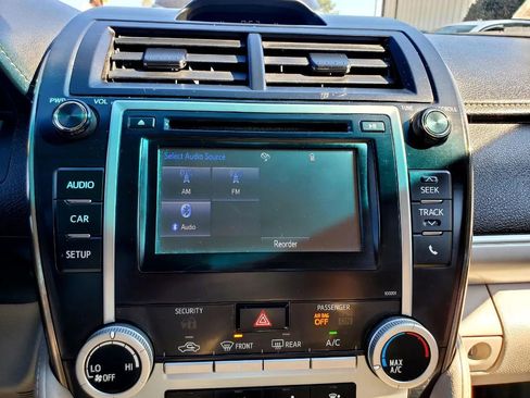 Used 2014 Toyota Camry LE image 41