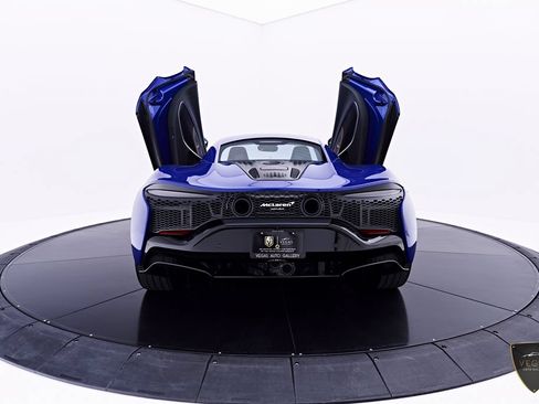 Used 2025 McLaren Artura RWD image 25