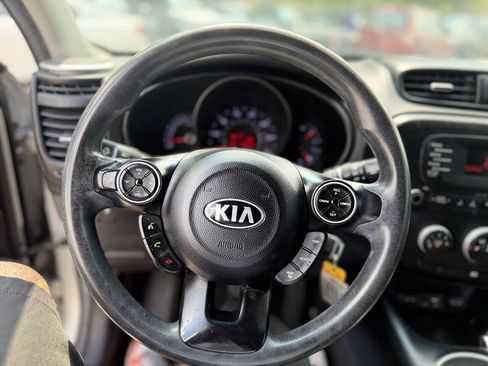 Used 2015 Kia Soul FWD image 13