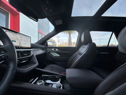 Used 2025 Ford Explorer Platinum w/ LUX Leather Package image 15