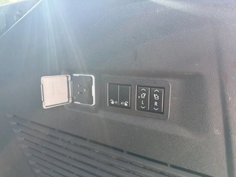 Used 2023 Chevrolet Suburban Premier AWD/4WD image 13