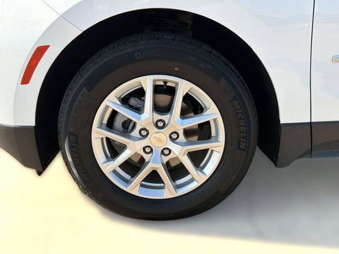 Used 2024 Chevrolet Equinox LT FWD image 11