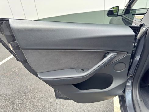 Used 2022 Tesla Model Y Performance AWD/4WD image 43