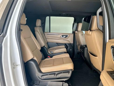 Used 2021 Chevrolet Suburban Premier RWD image 39