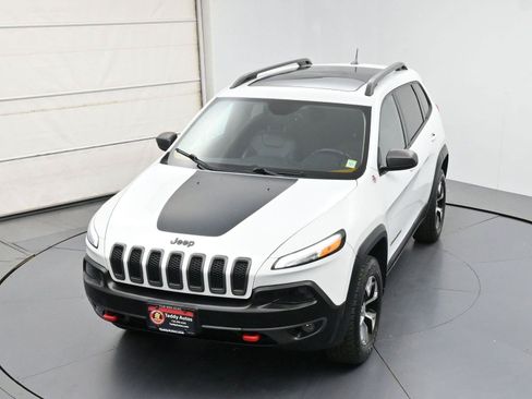 Used 2015 Jeep Cherokee Trailhawk w/ Comfort/Convenience Group AWD/4WD image 39