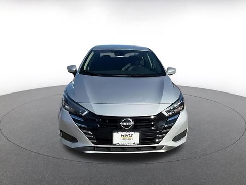 Used 2025 Nissan Versa SV image 4