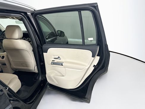 Used 2023 Mercedes-Benz GLB 250 image 32