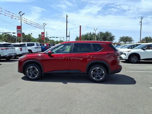 Used 2024 Nissan Rogue SV FWD image 2