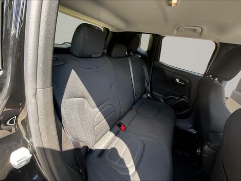 Used 2020 Jeep Renegade Latitude AWD/4WD image 26