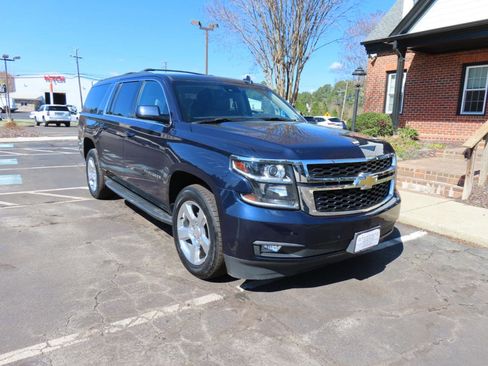 Used 2019 Chevrolet Suburban LT w/ Luxury Package image 11