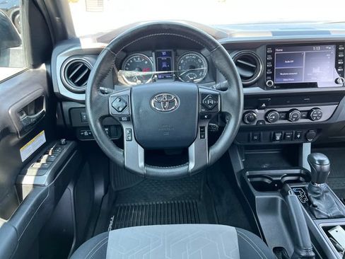 Used 2020 Toyota Tacoma TRD Off-Road w/ Blackout Package AWD/4WD image 12