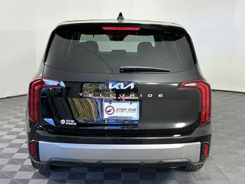 New 2025 Kia Telluride LX image 6