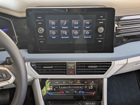Used 2025 Volkswagen Jetta SE w/ Sunroof Package FWD image 26