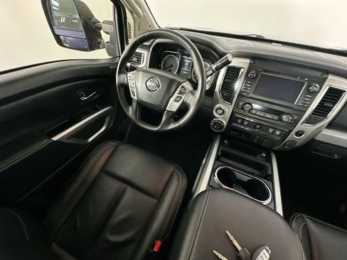 Used 2018 Nissan Titan PRO-4X w/ Pro-4x Convenience Package AWD/4WD image 9