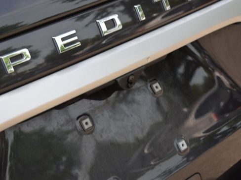 Used 2022 Ford Expedition XLT AWD/4WD image 15