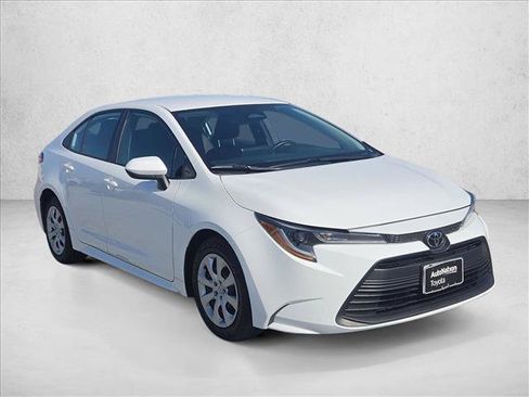 Used 2024 Toyota Corolla LE FWD image 3