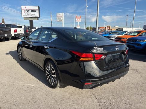 Used 2025 Nissan Altima 2.5 SV image 4