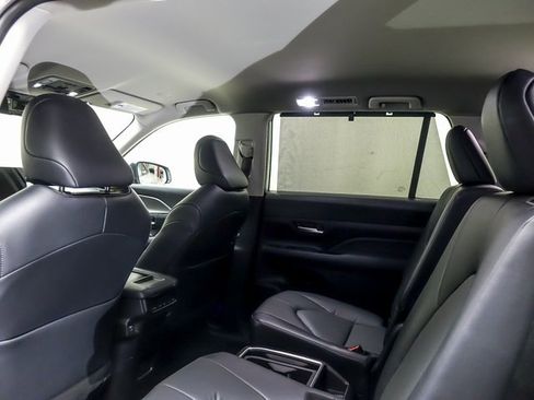 Certified 2025 Toyota Grand Highlander AWD image 11