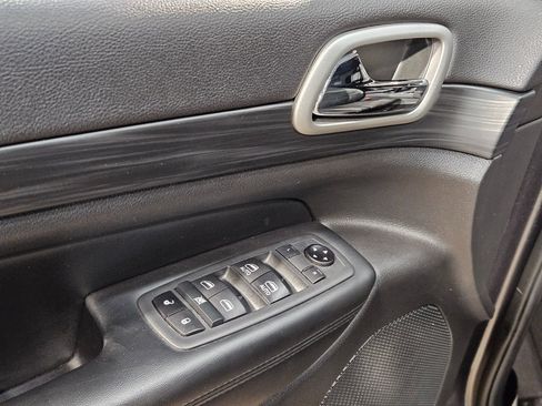 Used 2020 Jeep Grand Cherokee Altitude RWD image 21