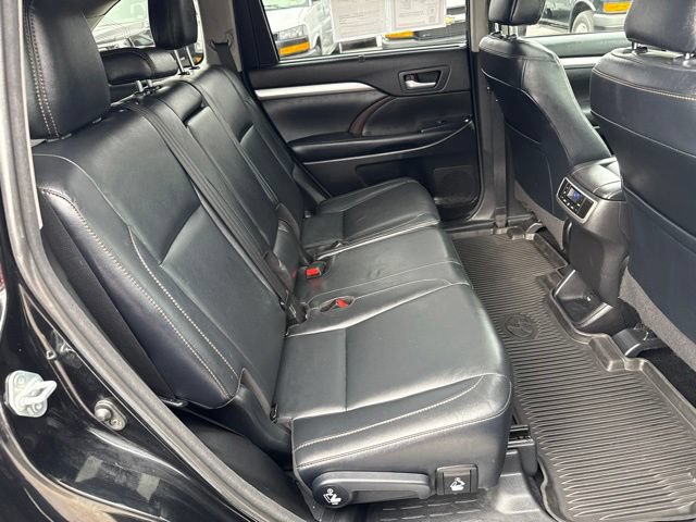 Used 2018 Toyota Highlander XLE w/ Protection Package #3 AWD/4WD image 26