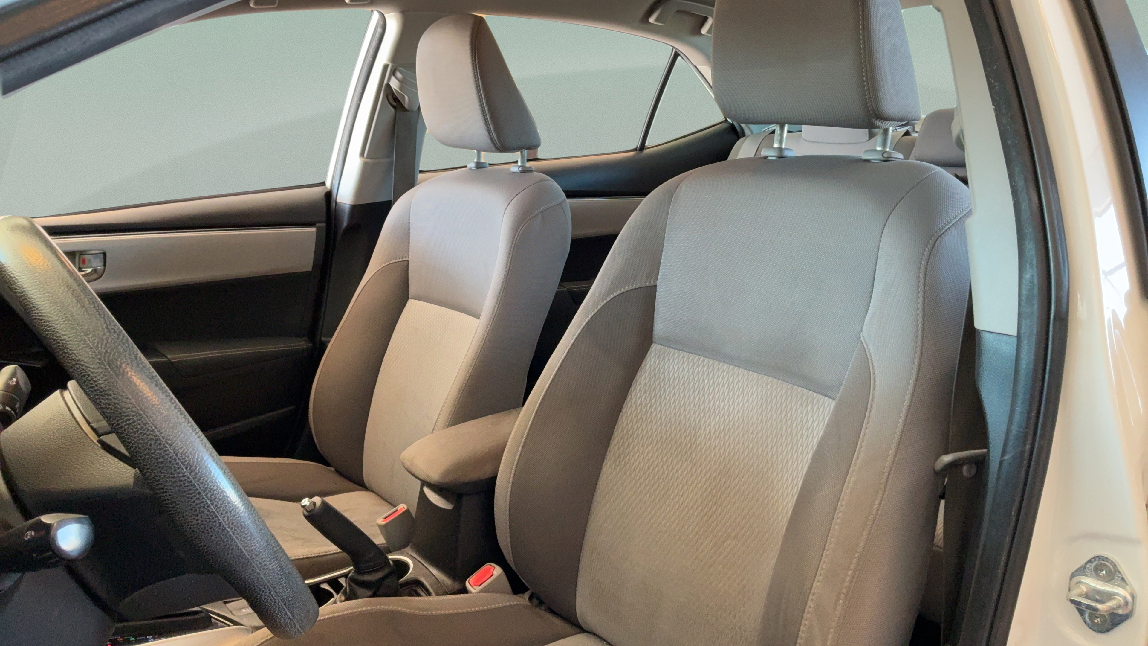 Used 2018 Toyota Corolla LE w/ LE Premium Package FWD image 18