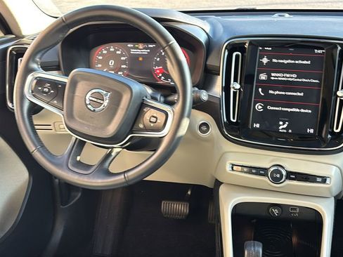 Used 2019 Volvo XC40 T5 Momentum AWD/4WD image 7