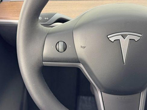 Used 2024 Tesla Model Y Long Range image 19