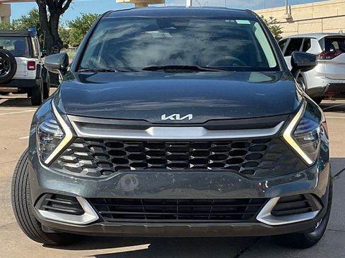 Used 2025 Kia Sportage LX FWD image 2