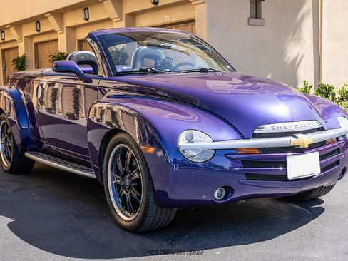 Used 2004 Chevrolet SSR w/ Preferred Equipment Group RWD image 12