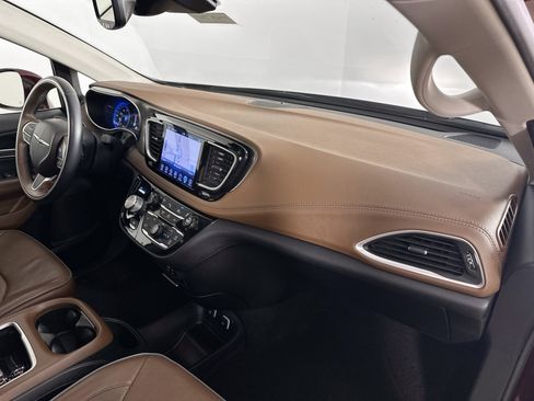 Used 2017 Chrysler Pacifica Limited FWD image 39