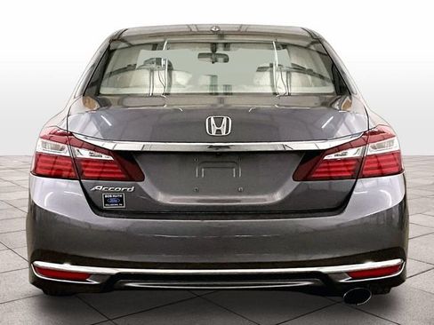 Used 2017 Honda Accord EX image 5