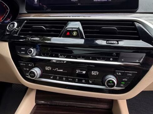 Used 2021 BMW 530i xDrive w/ Convenience Package AWD/4WD image 28