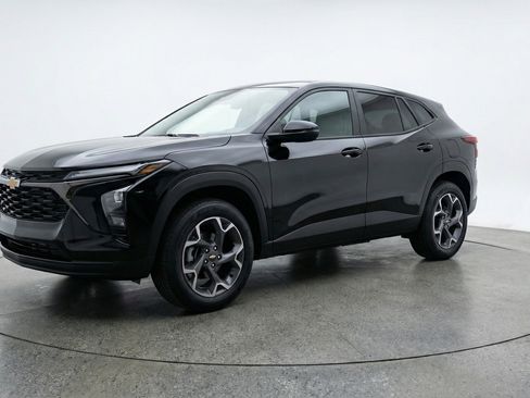 Used 2025 Chevrolet Trax LT w/ LT Convenience Package FWD image 3