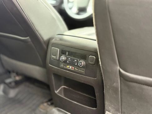 Used 2016 Chevrolet Suburban LT image 29