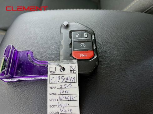 Used 2025 Jeep Wrangler Unlimited Sahara AWD/4WD image 24