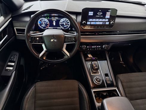 Used 2023 Mitsubishi Outlander SE image 17