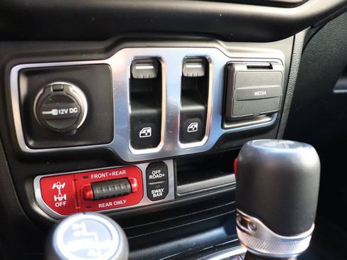 Used 2023 Jeep Wrangler Rubicon w/ Cold Weather Group AWD/4WD image 26