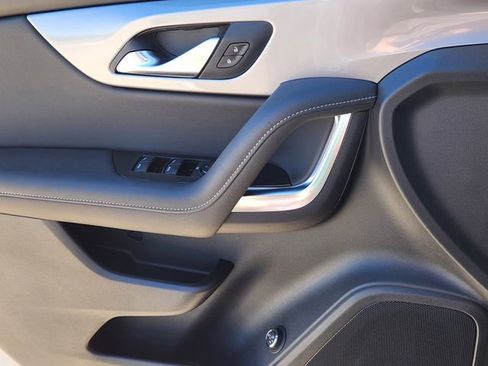 New 2025 Chevrolet Blazer LT w/ Convenience Package FWD image 17