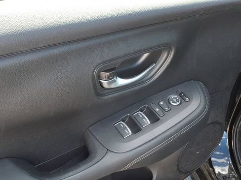 Used 2025 Honda HR-V EX-L image 10