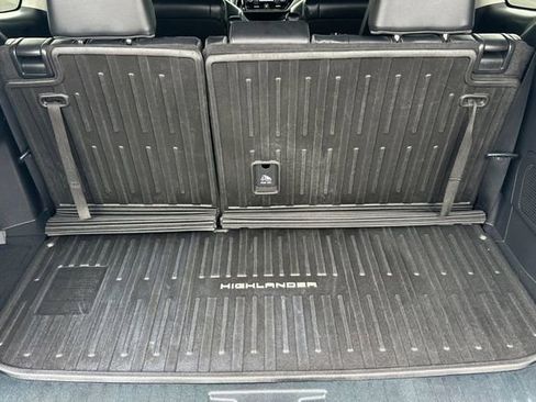Used 2023 Toyota Highlander XLE AWD/4WD image 18