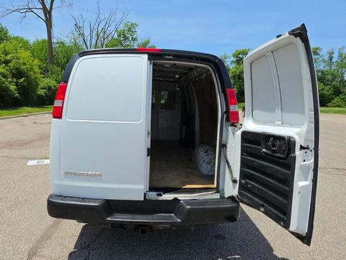 Used 2017 GMC Savana 3500 Extended RWD image 31
