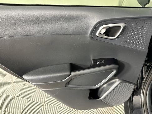 Used 2022 Kia Soul S FWD image 25
