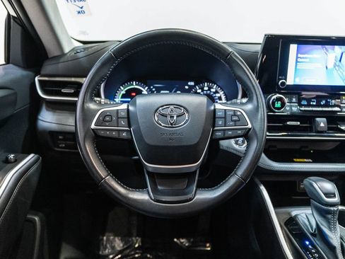 Used 2023 Toyota Highlander XLE AWD/4WD image 16