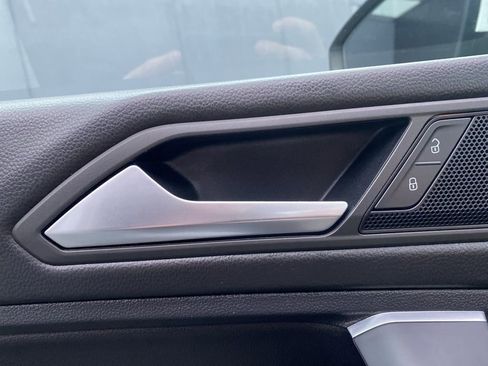 Used 2020 Volkswagen Tiguan SE w/ Panoramic Sunroof Package image 29