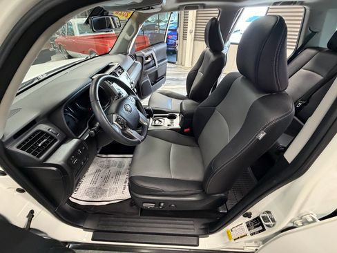 Used 2022 Toyota 4Runner SR5 Premium w/ Moonroof Package AWD/4WD image 63
