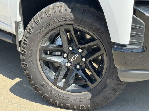 Certified 2021 Chevrolet Silverado 1500 LT Trail Boss w/ Convenience Package II AWD/4WD image 33