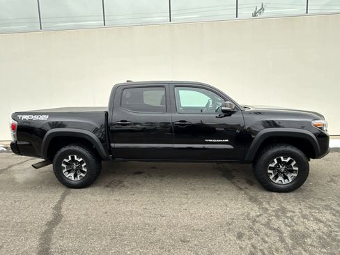 Used 2020 Toyota Tacoma TRD Off-Road w/ Technology Package image 3
