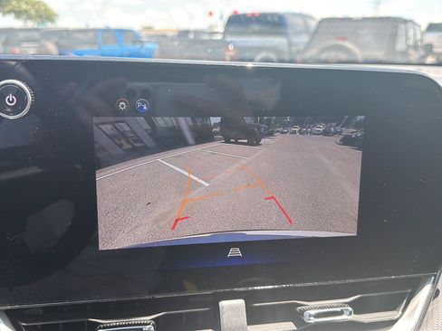 Used 2026 Chevrolet Equinox LT FWD image 24