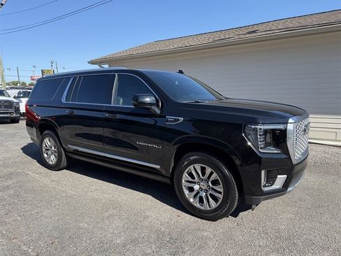 Used 2023 GMC Yukon XL Denali image 2