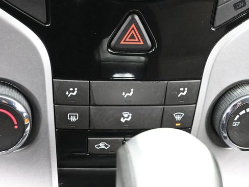 Used 2014 Chevrolet Cruze LS image 19